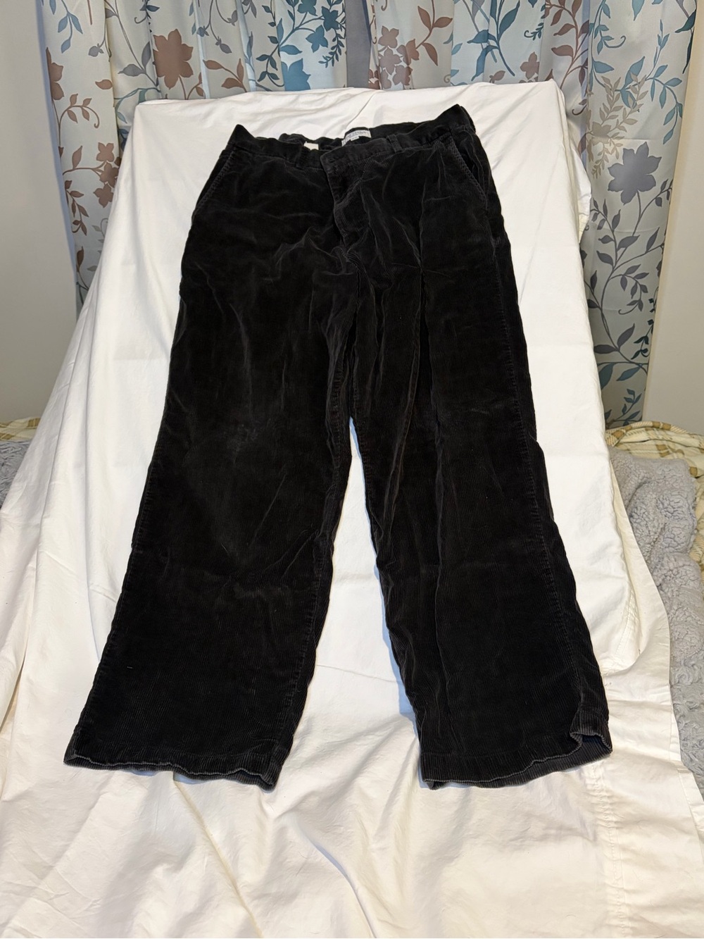 Classic Black Corduroy Pants — Relaxed Straight Fit
